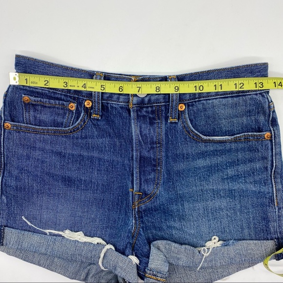 Women’s Levi’s Button Fly White Oak Blue Denim Short Size 27 - Picture 3 of 9